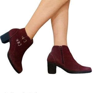 Clark’s Suede Leather Plum Mid Ankle Boots 8